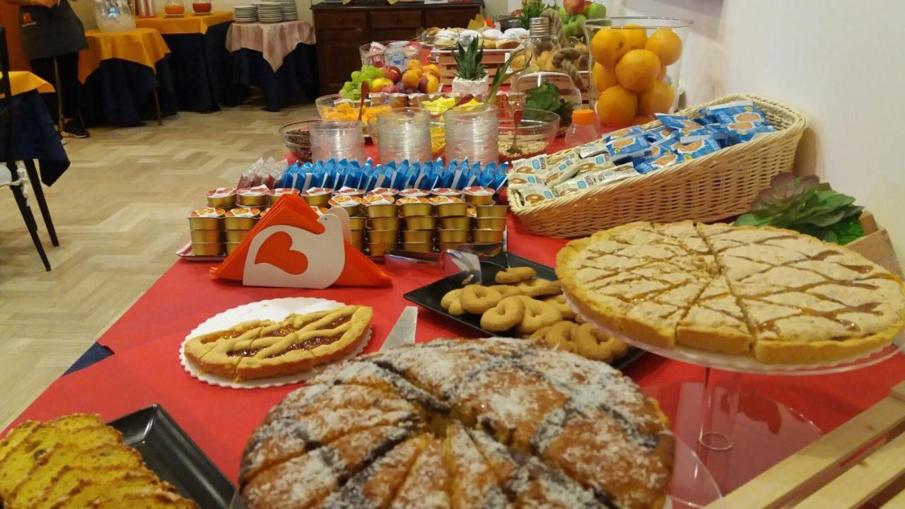 Hotel Senza Pensieri Riccione Luaran gambar