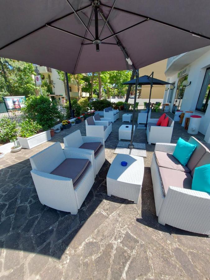 Hotel Senza Pensieri Riccione Luaran gambar