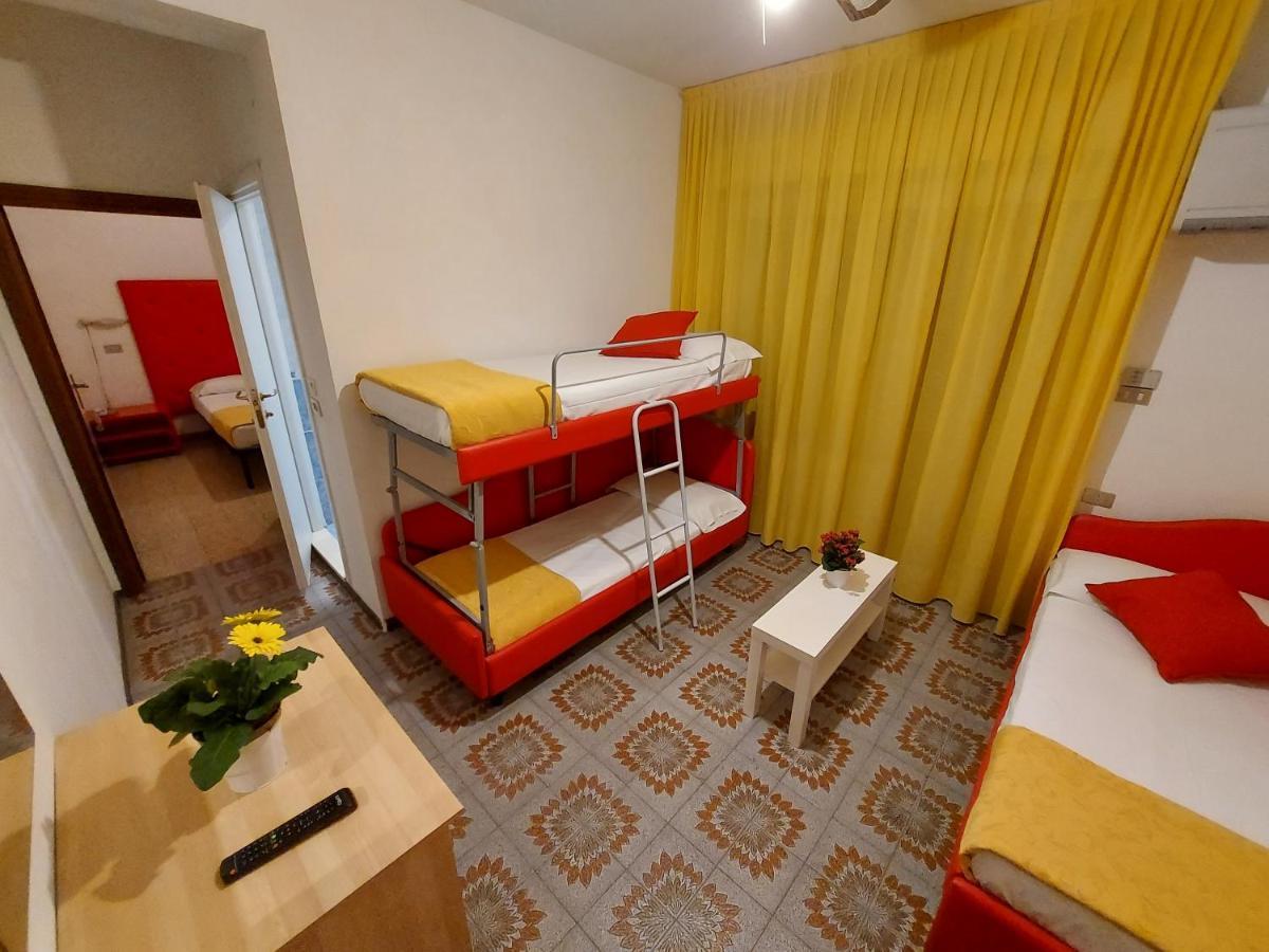 Hotel Senza Pensieri Riccione Luaran gambar
