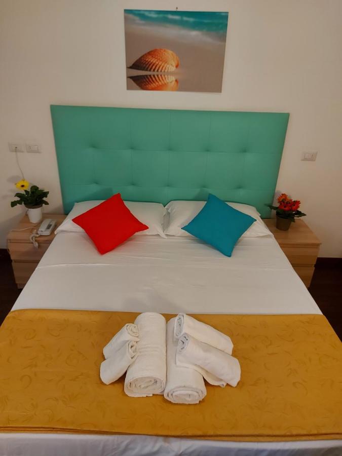 Hotel Senza Pensieri Riccione Luaran gambar
