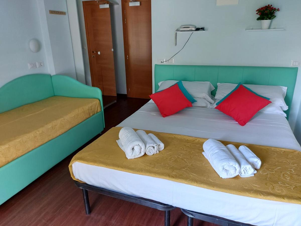 Hotel Senza Pensieri Riccione Luaran gambar