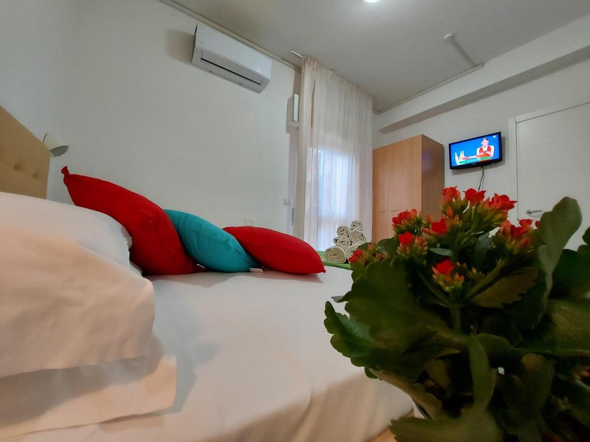 Hotel Senza Pensieri Riccione Luaran gambar