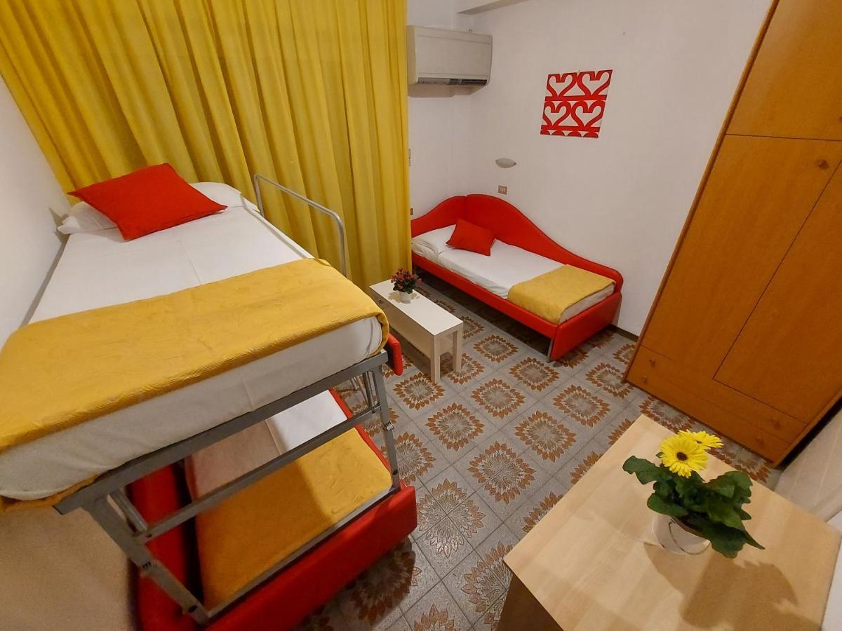 Hotel Senza Pensieri Riccione Luaran gambar