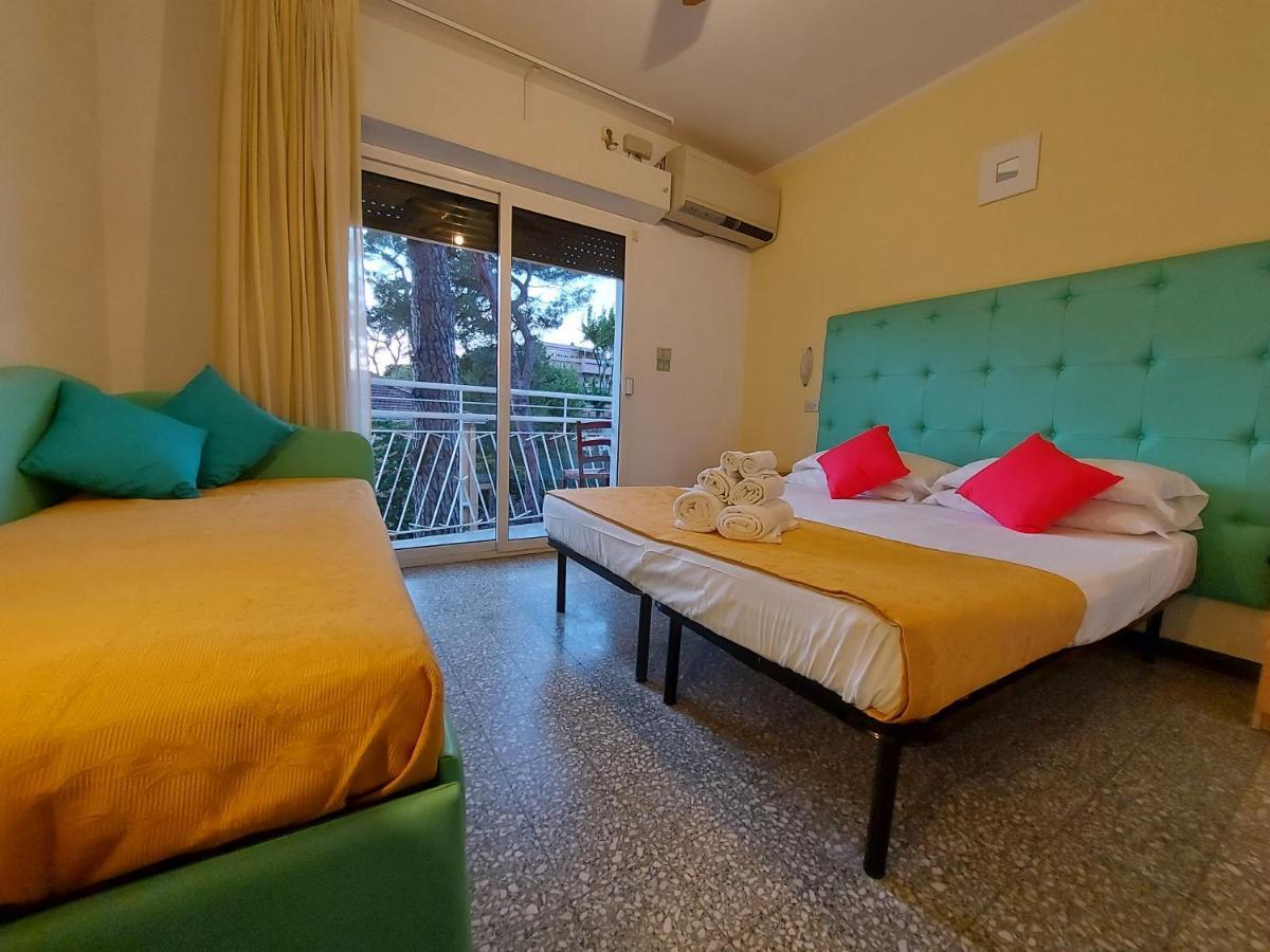 Hotel Senza Pensieri Riccione Luaran gambar