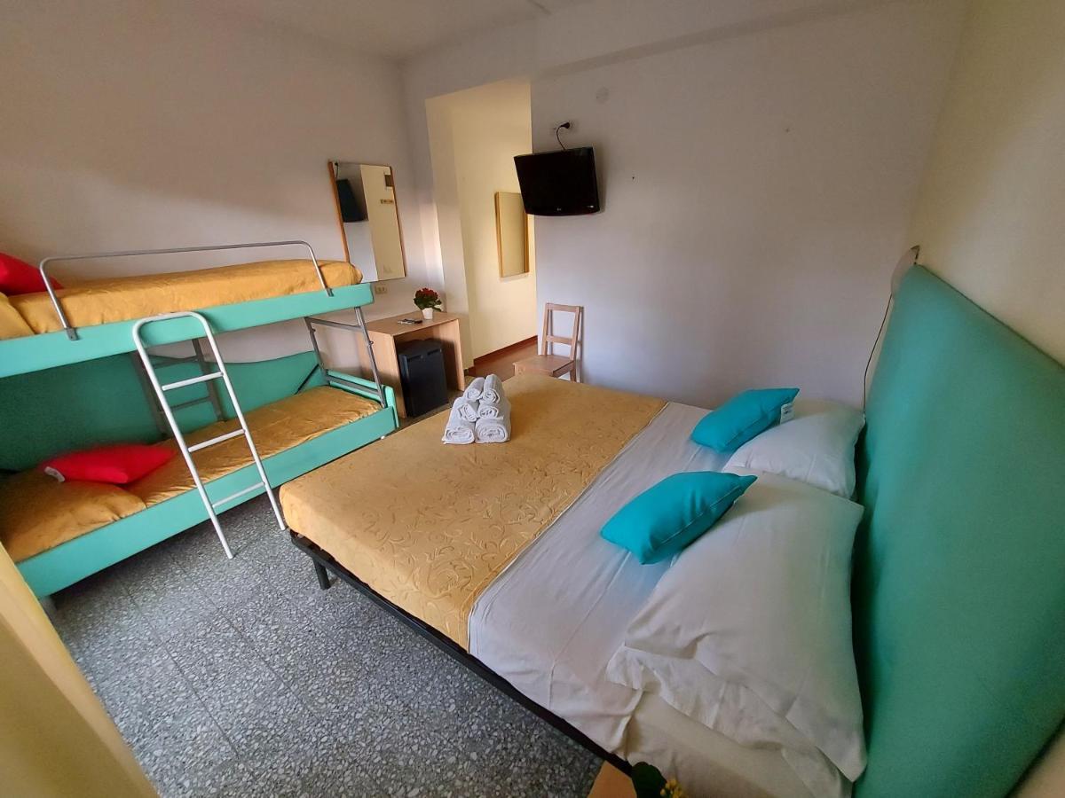 Hotel Senza Pensieri Riccione Luaran gambar