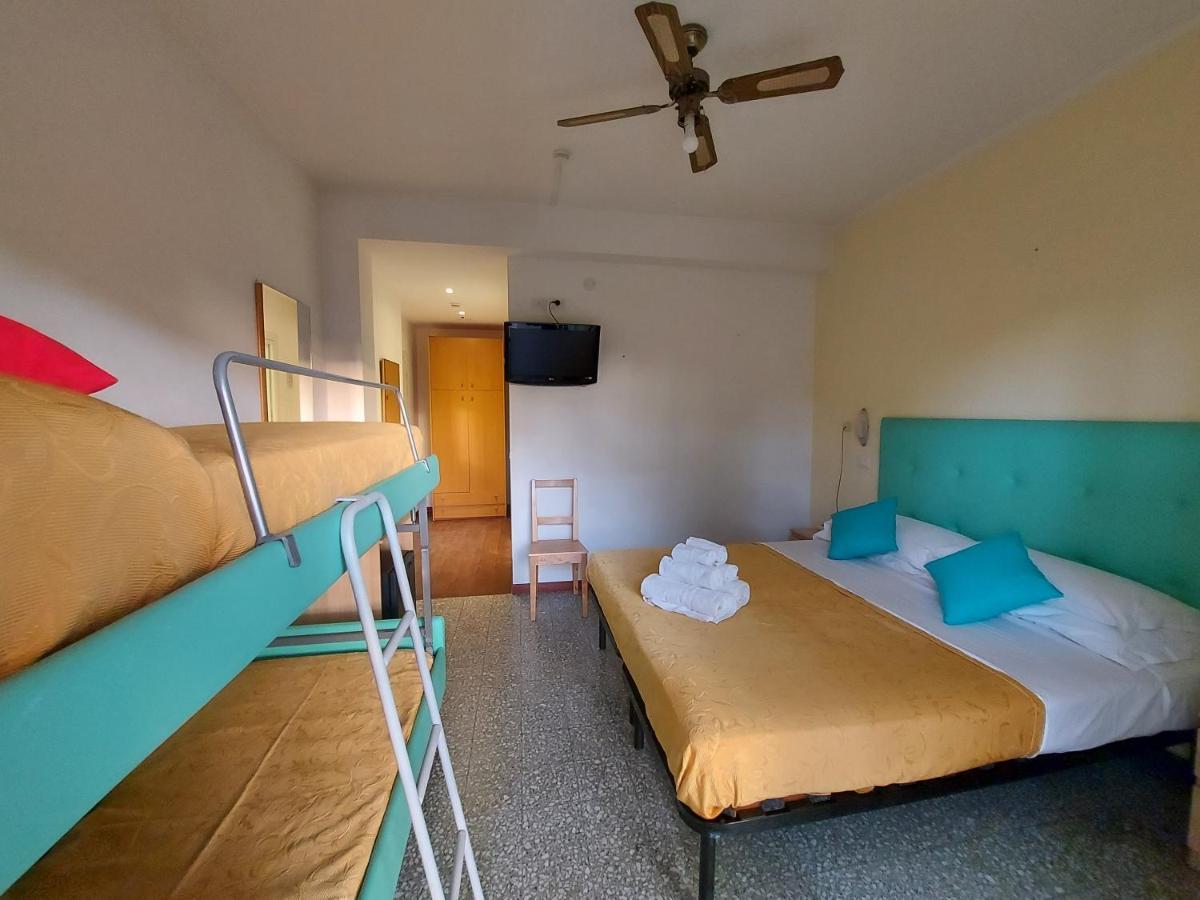 Hotel Senza Pensieri Riccione Luaran gambar