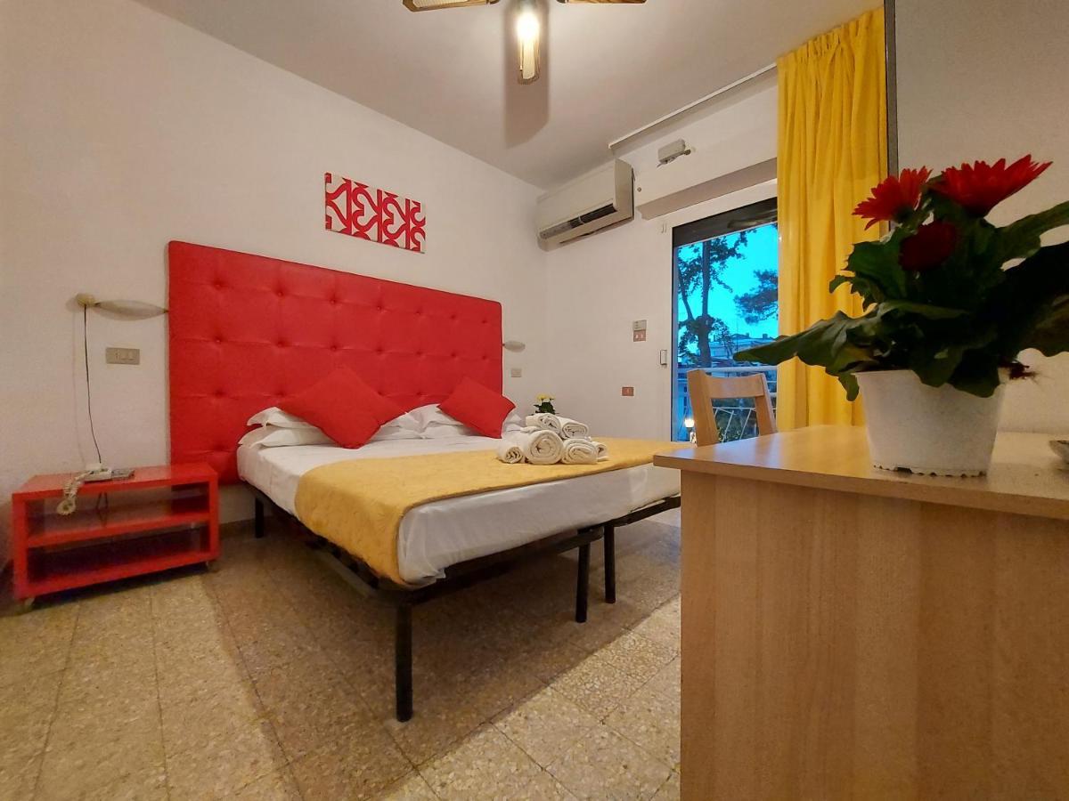 Hotel Senza Pensieri Riccione Luaran gambar