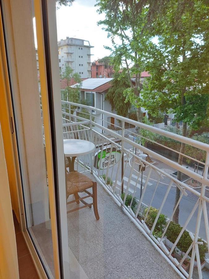 Hotel Senza Pensieri Riccione Luaran gambar