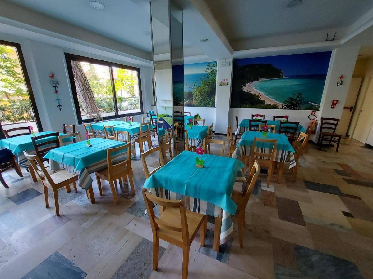 Hotel Senza Pensieri Riccione Luaran gambar