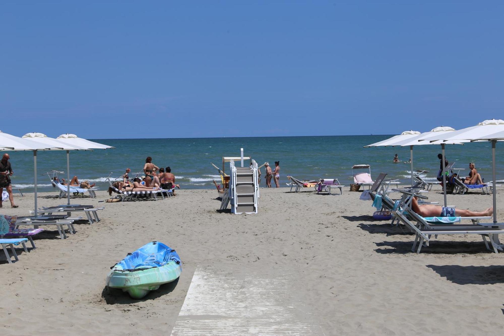 Hotel Senza Pensieri Riccione Luaran gambar