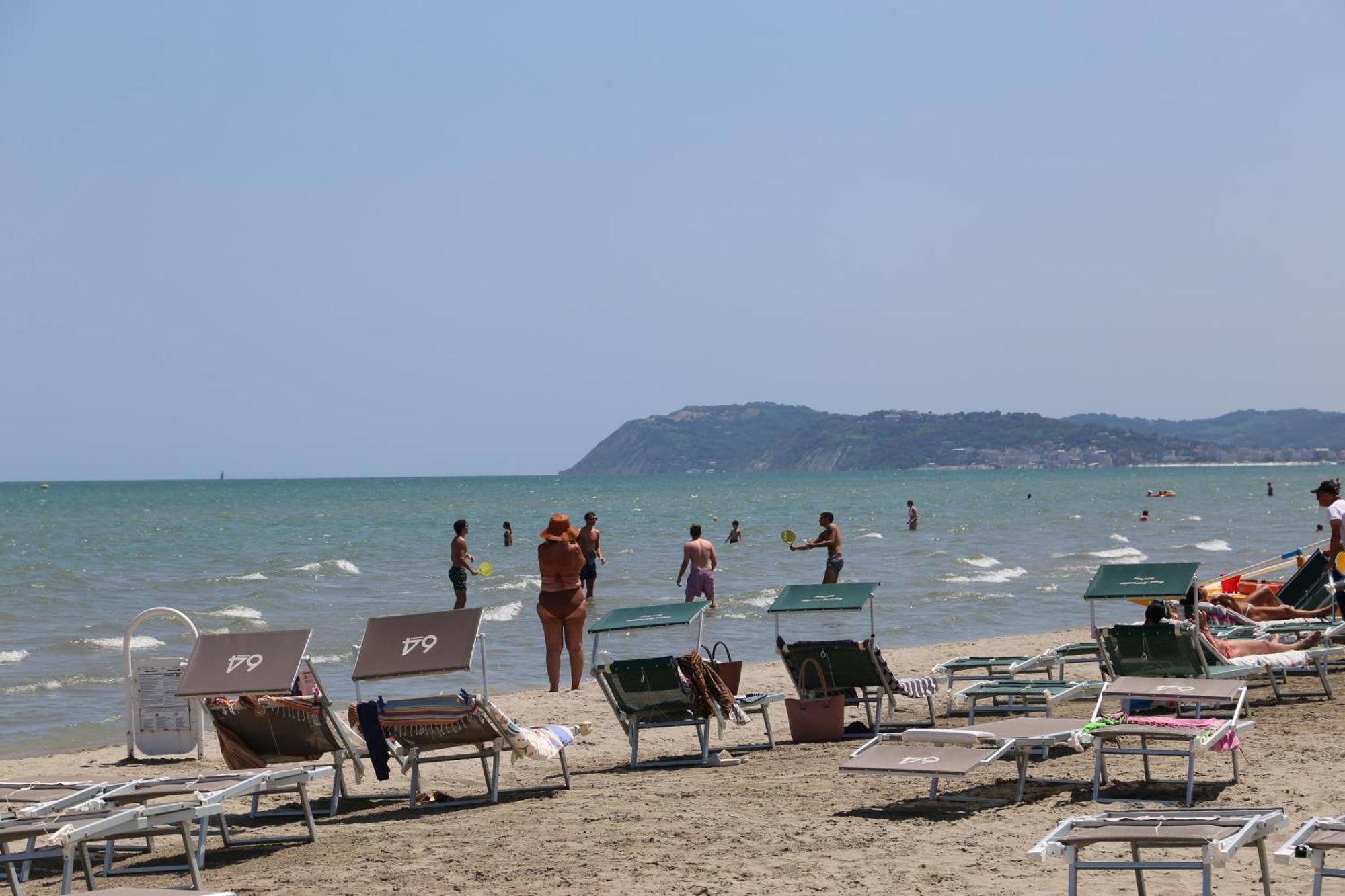 Hotel Senza Pensieri Riccione Luaran gambar